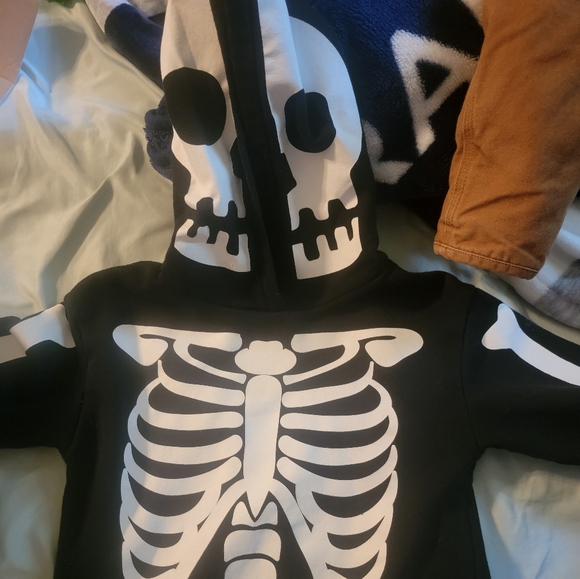 H&M Skeleton boys sweater sz 6/7 - Picture 1 of 3